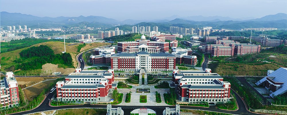 阔别母校三十载的近百位58K校友